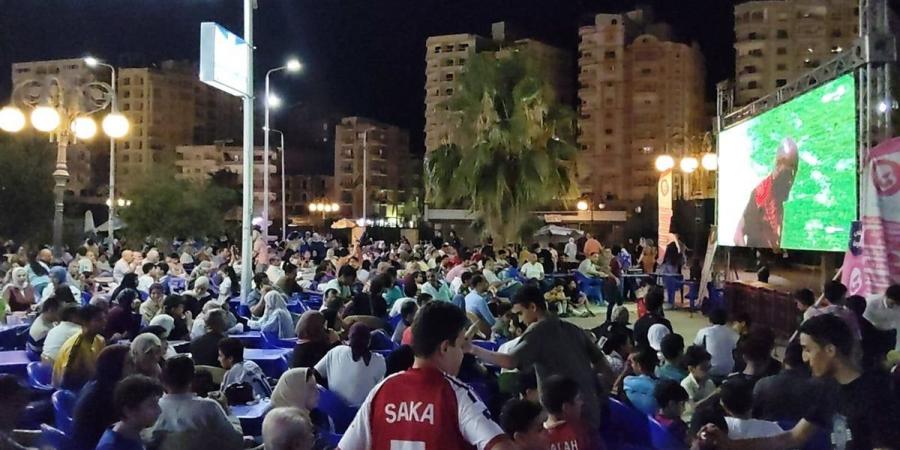 شاشات البحيرة ترفع شعار "كامل العدد".. زحام جماهيري بالمقاهي والأندية ترقبًا لمباراة مصر وبلجيكا