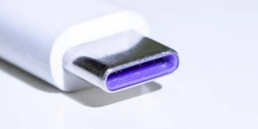 لماذا تكون بعض منافذ USB باللون البنفسجى؟ ولماذا لا تُباع فى الولايات المتحدة؟