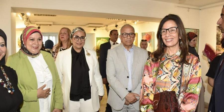 وزيرة الثقافة ورئيسة المجلس القومي للمرأة تشهدان افتتاح معرض "أصنع أخضر" (صور)