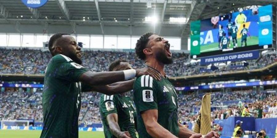 السعودية تكتب التاريخ في كأس العالم.. العمري أول مدافع يهز الشباك للأخضر.. صور