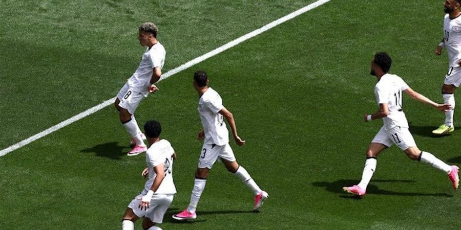 الجمهور يحتفل بتقدم منتخب مصر في الشوط الأول بالعاصمة الإدارية (فيديو)