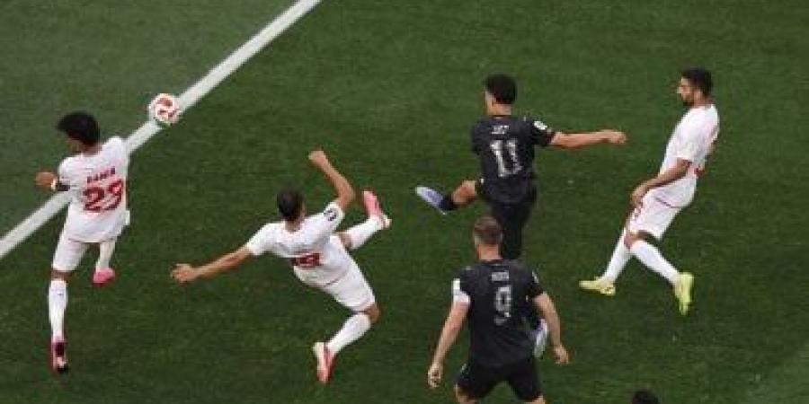 هل يغيب عن لقاء الفراعنة؟.. أزمة تهدد مشاركة نجم إيران فى كأس العالم