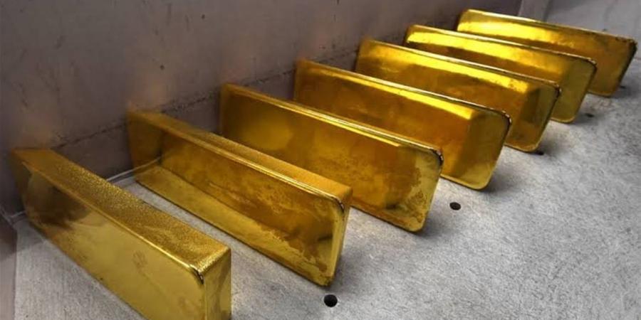 الذهب في مصر يتحرك بحذر وسط استقرار الفائدة وتراجع الدولار