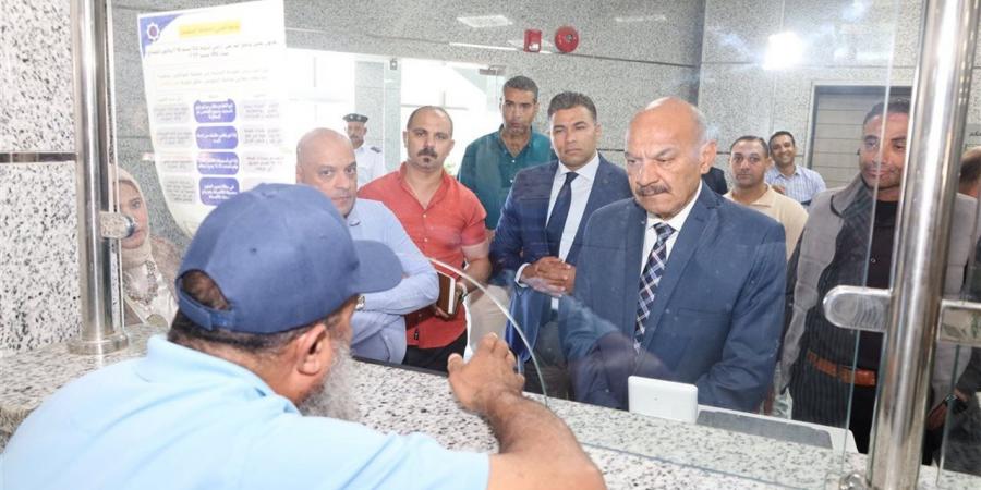 محافظ السويس يتابع منظومة تراخيص المحال الإلكترونية