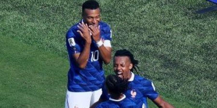 فرنسا تستهل مشوارها في كأس العالم بثلاثية في شباك السنغال (فيديو وصور)