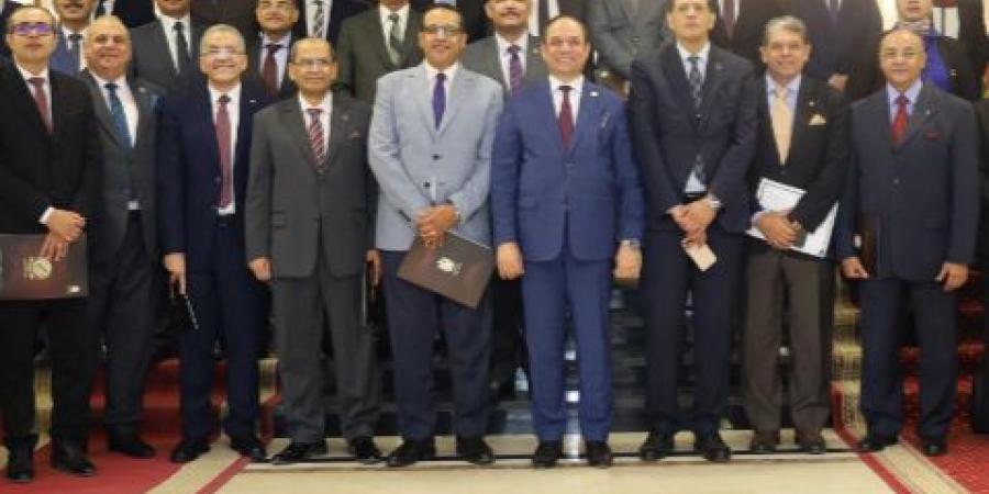 النيابة الإدارية تكرم القائمين على فعاليات الملتقى العربي للعدالة والنزاهة