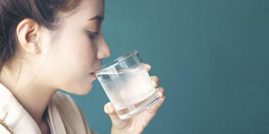هل شرب الماء يضر الصحة؟.. مخاطر خفية للإفراط في الترطيب قد لا تعرفها