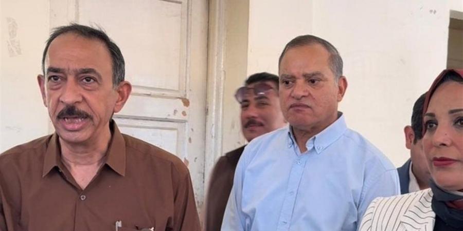 محافظ سوهاج يوجه إنذارًا لكافتيريا موقف حي الكوثر ويمنح مهلة 10 أيام لرفع كفاءتها وتحسين النظافة