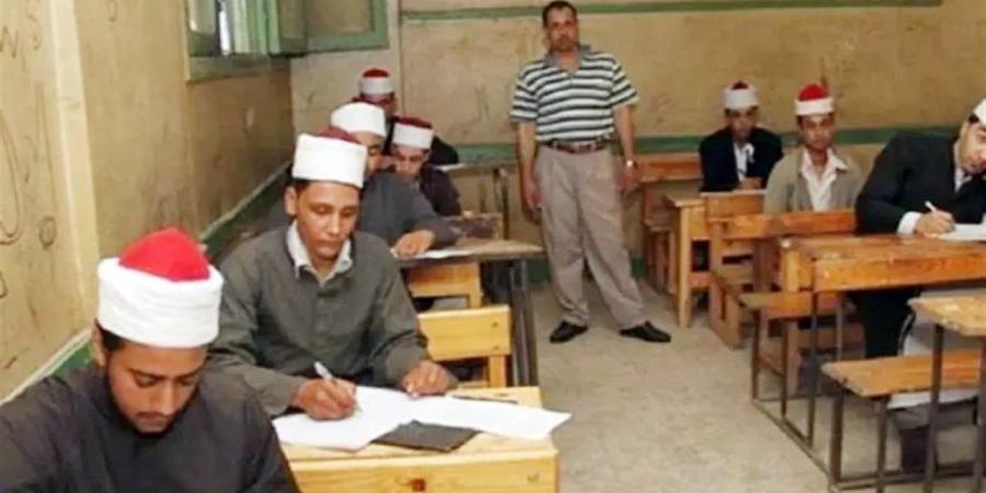 انتظام سير امتحان التاريخ للقسم الأدبي بالثانوية الأزهرية