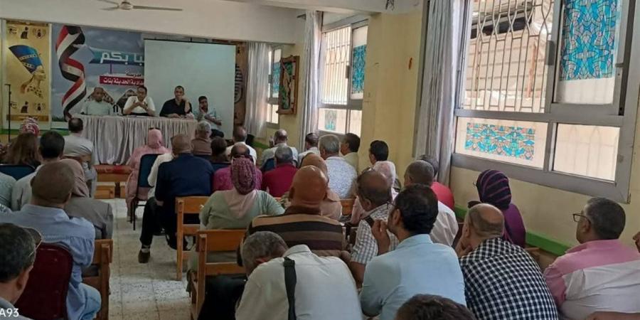وكيل "تعليم الغربية" يجتمع بمركز توزيع الأسئلة
