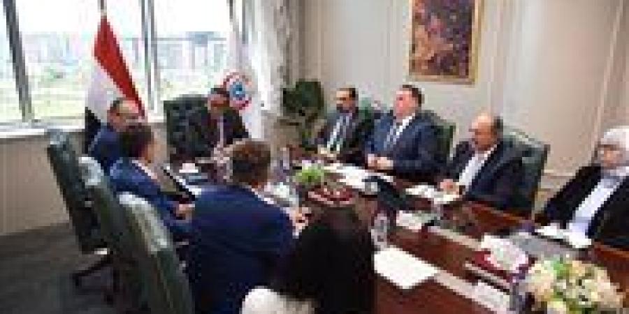  وزير الصحة يستقبل سفير التشيك لبحث توطين تصنيع أسرة المستشفيات والصناعات الطبية