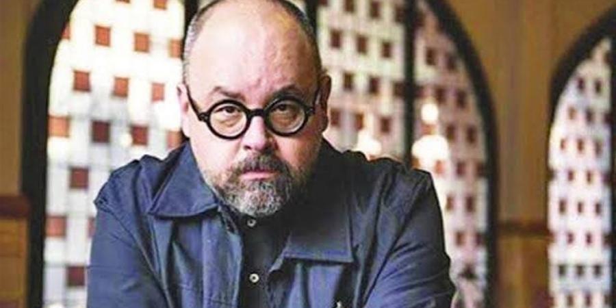 كارلوس زافون.. الروائي الإسباني الذي صنع أسطورته من «مقبرة الكتب المنسية»