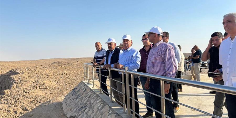 وزيرا النقل والكهرباء يتفقدان جبل سحابة وعتاقة لإقامة محطات رياح جديدة