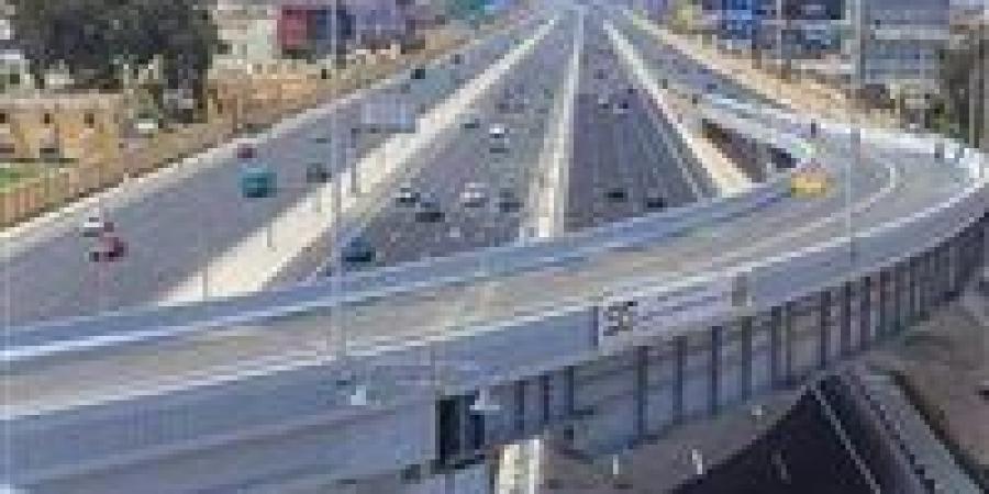 سيولة مرورية وانتظام الحركة على الطرق الرئيسية بالقاهرة والجيزة