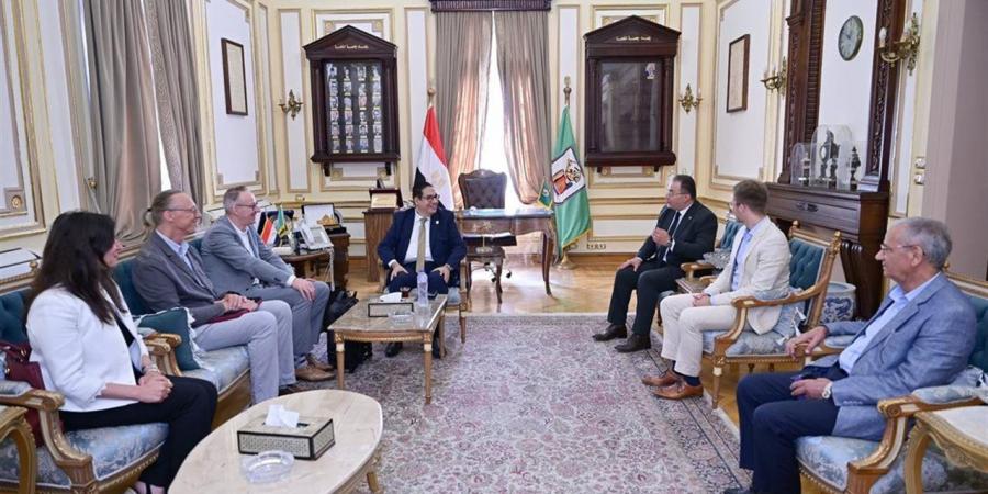 رئيس جامعة القاهرة يستقبل وفدًا من هيئة "ASIIN" الألمانية