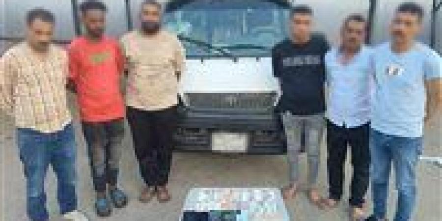 ضبط تشكيل عصابي انتحل صفة رجال الشرطة للنصب على مالك محل بالقاهرة