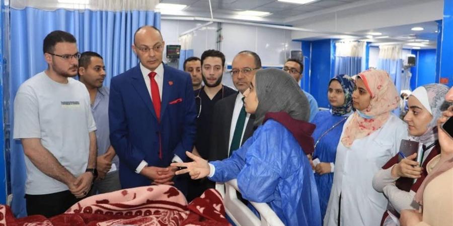 رئيس مجلس إدارة المستشفيات الجامعية بالمنوفية يتابع سير العمل بقسم الاستقبال ووحدة الإعاشة بمستشفى الطوارئ