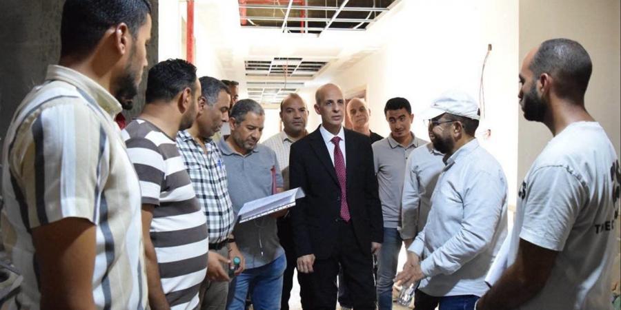 رئيس جامعة بني سويف يتفقد المبنى الجديد بكلية العلوم بشرق النيل