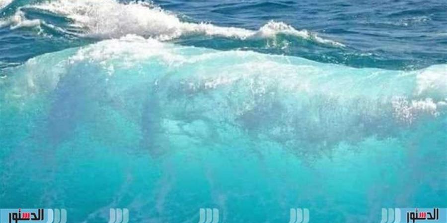 مرسى مطروح تحذر المصطافين من السباحة بالشواطئ المفتوحة لارتفاع أمواج البحر