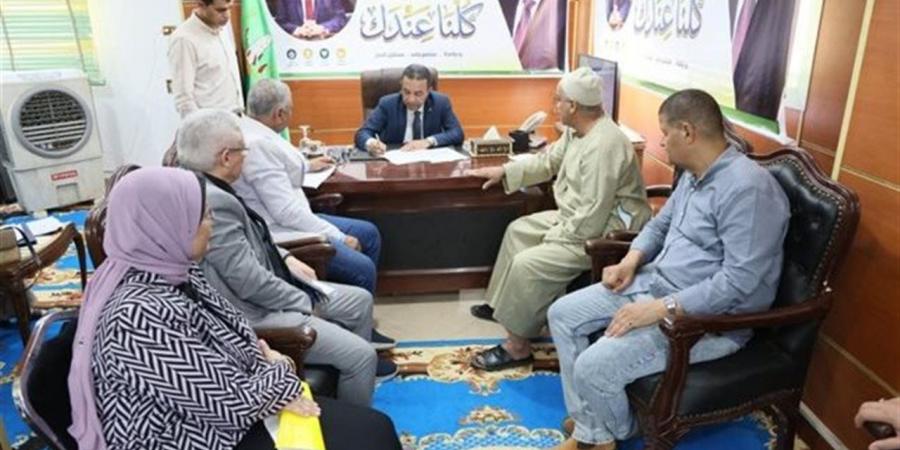 قطار مبادرة “كلنا عندك” يصل محطته الخامسة بمنوف.. ومحافظ المنوفية يلتقي المواطنين