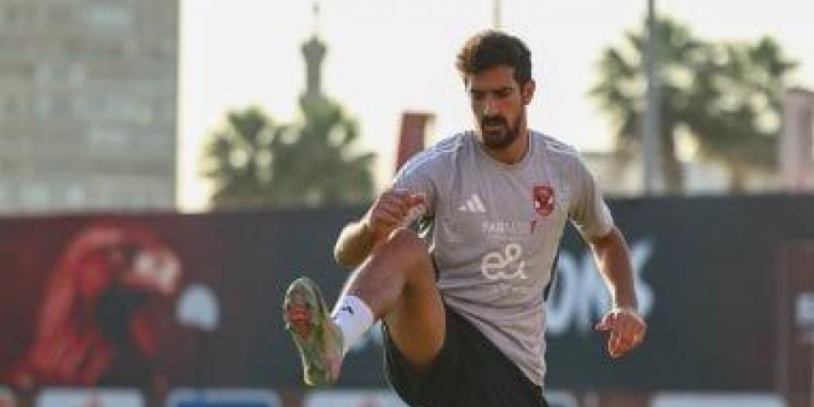 قرار تخفيض العقود يفتح الباب أمام رحيل نجوم الأهلى فى ميركاتو الصيف