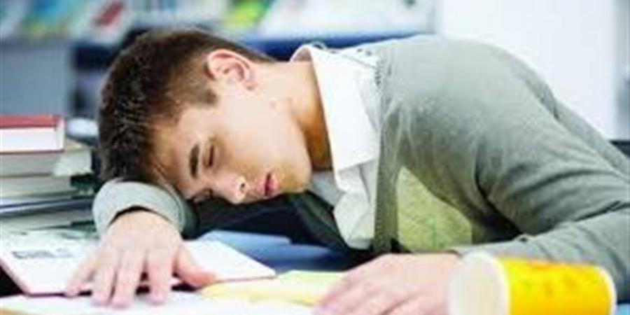 لطلاب الثانوية العامة.. كيف تتجنّب الإرهاق والتعب خلال الامتحانات؟