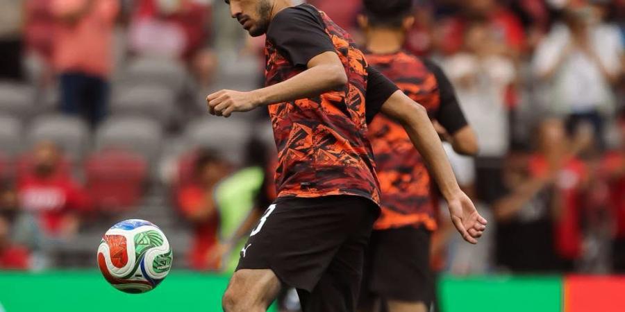استقبال حافل من الجماهير للاعبى منتخب مصر وجانب من الإحماء.. فيديو وصور