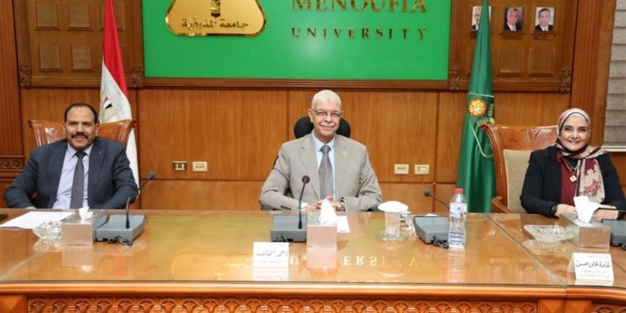 رئيس جامعة المنوفية يعقد الاجتماع الشهري لمكتب التصنيف الدولي