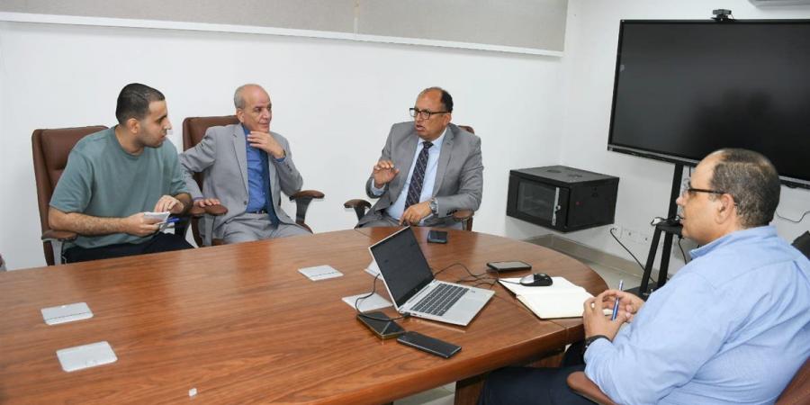 رئيس جامعة العاصمة يتفقد معمل الحاسب المركزي ويطلع على أحدث مستجدات العمل