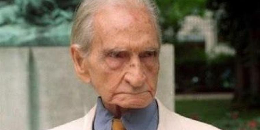 فى ذكرى رحيله.. ألبير قصيرى «فيلسوف الكسل» الذى جعل التأمل أسلوبًا للحياة