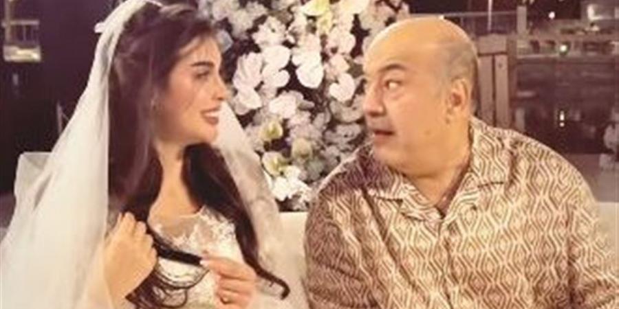 حجاج عبد العظيم يستعيد إفيه “كباريه” مع ياسمين صبري بـ“النصيب”