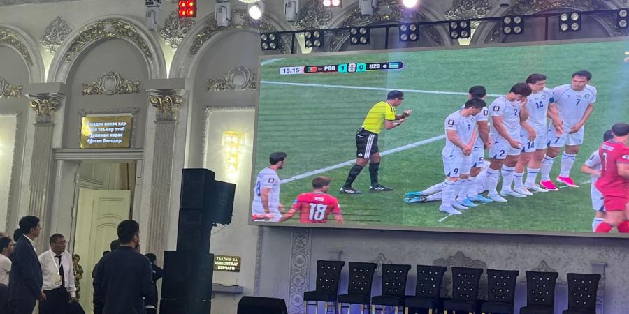 على هامش مهرجان موسيقى.. مباراة كأس العالم تجذب انتباه الأوزبكيين