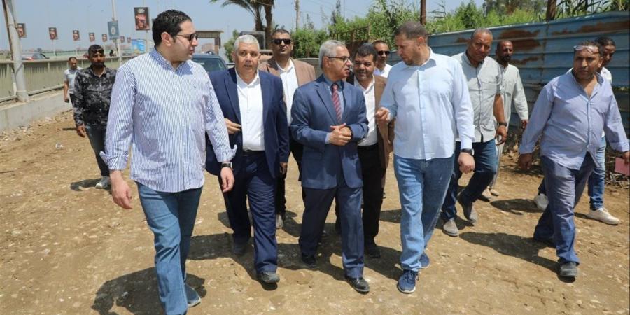 محافظ بني سويف يتفقد أعمال تأهيل وتطوير مداخل ومخارج مشروع المرسى السياحي