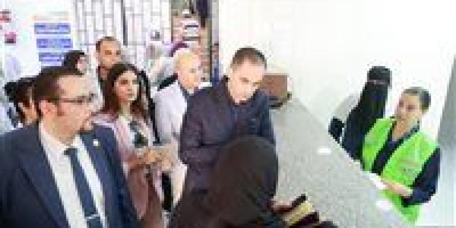 نائب وزير الصحة يتفقد المنشآت الصحية بالشرقية ويوجه بتوفير كرسي أسنان بمركز طبي منيا القمح وصرف مكافأة للمتميزين