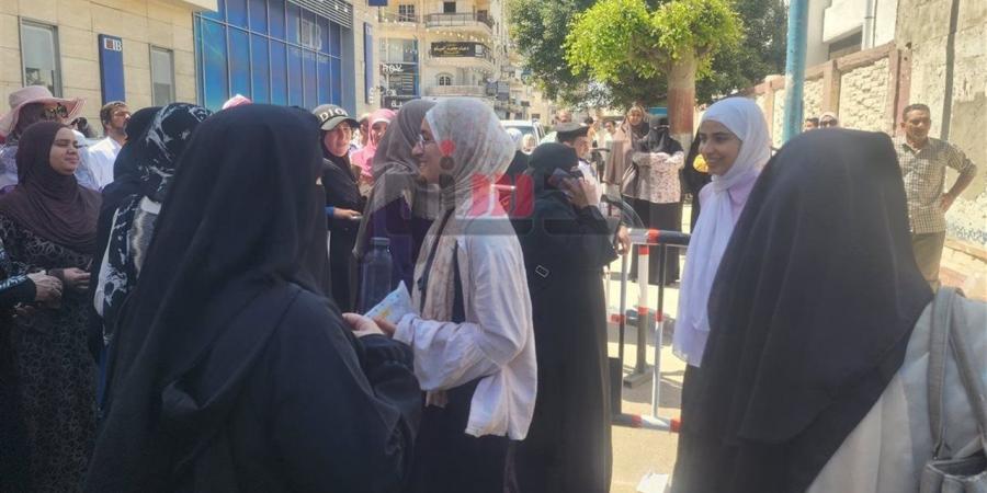 سعادة بين طالبات الثانوية بمطروح لسهولة اللغة الأجنبية الثانية