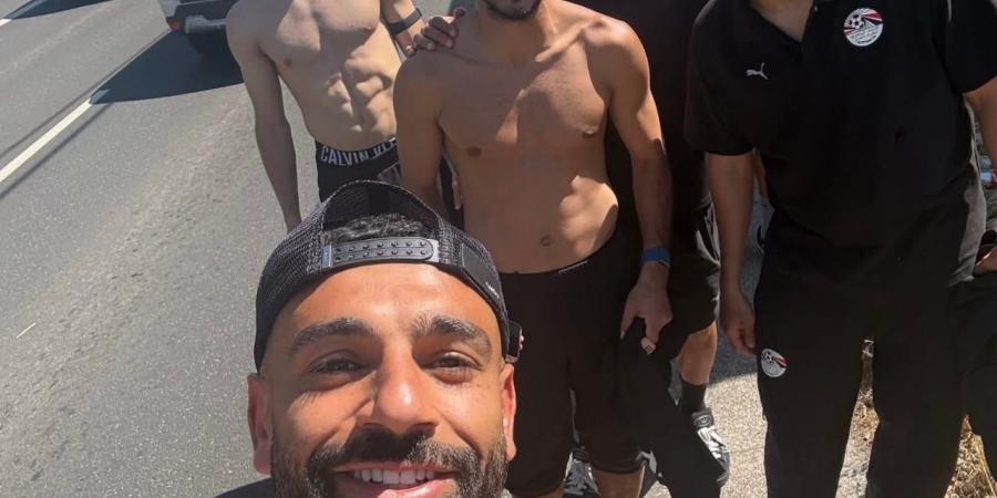 محمد صلاح يوثق تلاحم نجوم المنتخب في شوارع أمريكا.. صورة