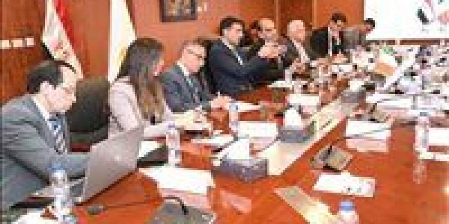 وزير الصناعة: استخدام الطاقة الجديدة والمتجددة في الصناعة يأتي على رأس أولويات خطة عمل الوزارة