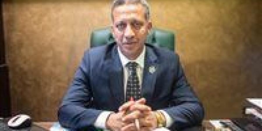 بعد واقعة "القايمة على بياض".. المحامي طارق العوضي يكشف الموقف القانوني لـ الشاب الذي زعم توقيعه على بياض