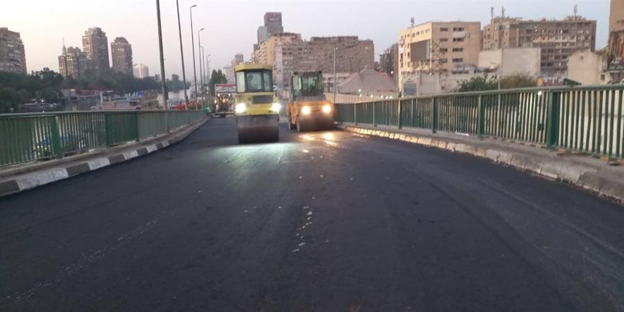 محافظ الجيزة يتابع أعمال رصف مطلع كوبري 15 مايو وغلق ممرات خطرة بكوبري الساحل