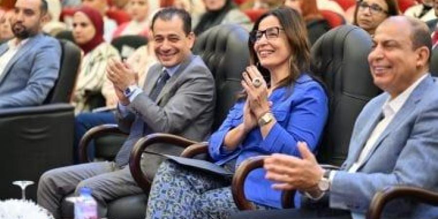 وزيرة الثقافة ومحافظ المنيا يفتتحان الملتقى الإقليمى لأدباء وسط الصعيد