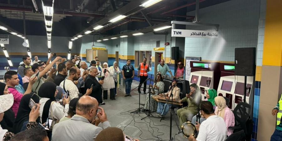 محطة مترو الكيت كات تتحول إلى مسرح مفتوح للإبداع النسائى