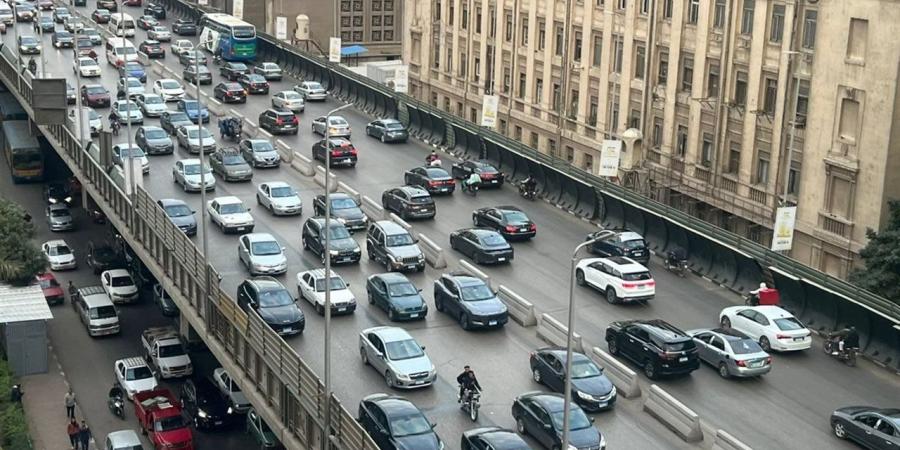 كثافات مرورية متحركة بمحاور القاهرة والجيزة