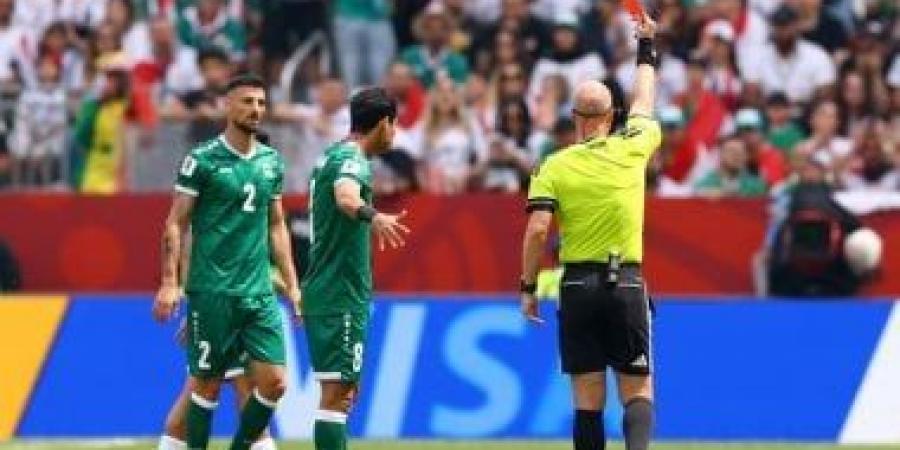 طرد ريبين سولاقا مدافع العراق عقب عرقلة ساديو مانى مهاجم السنغال