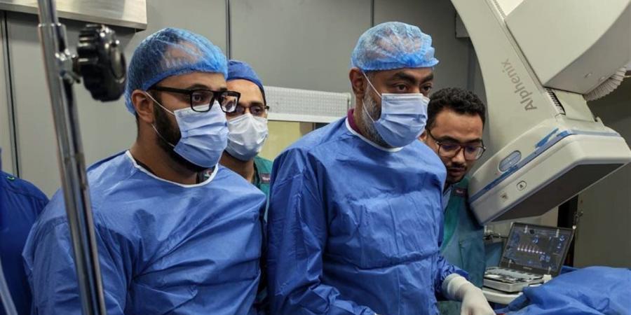 خبير مصري أسترالي يُجري 13 تدخلًا متقدمًا بالمجان لعلاج الإنسداد بالشرايين