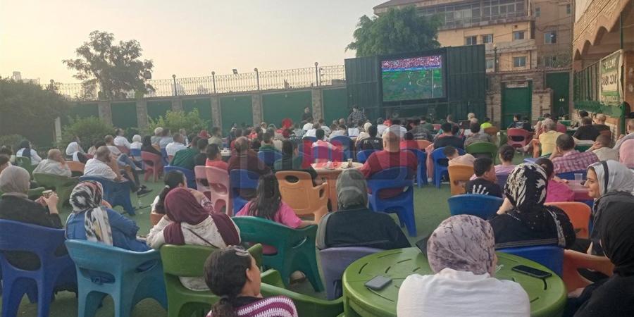 لا مكان لقدم.. أندية ومراكز الشباب بالغربية تكتظ بالجماهير لمتابعة مباراة مصر وإيران في كأس العالم