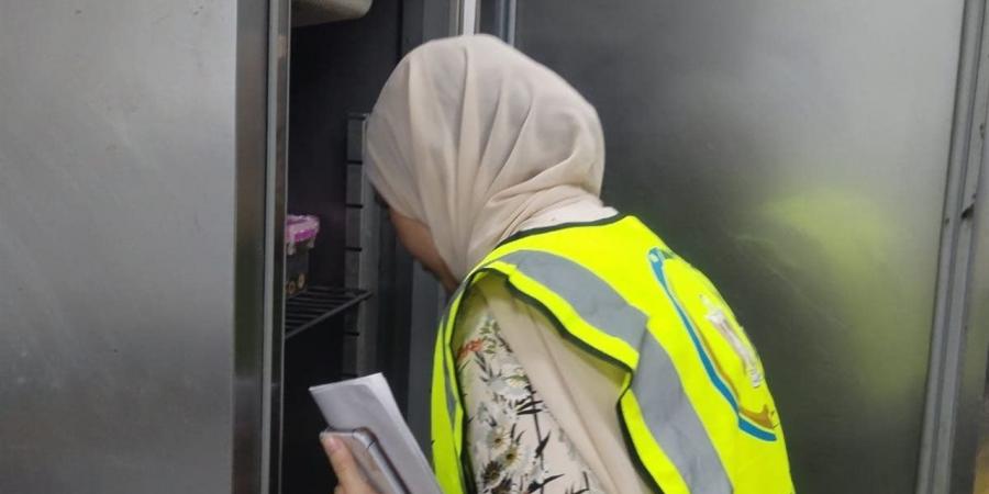 سلامة الغذاء بالشرقية: المرور على 514 منشأة وإعدام 40 كجم أغذية منتهية الصلاحية