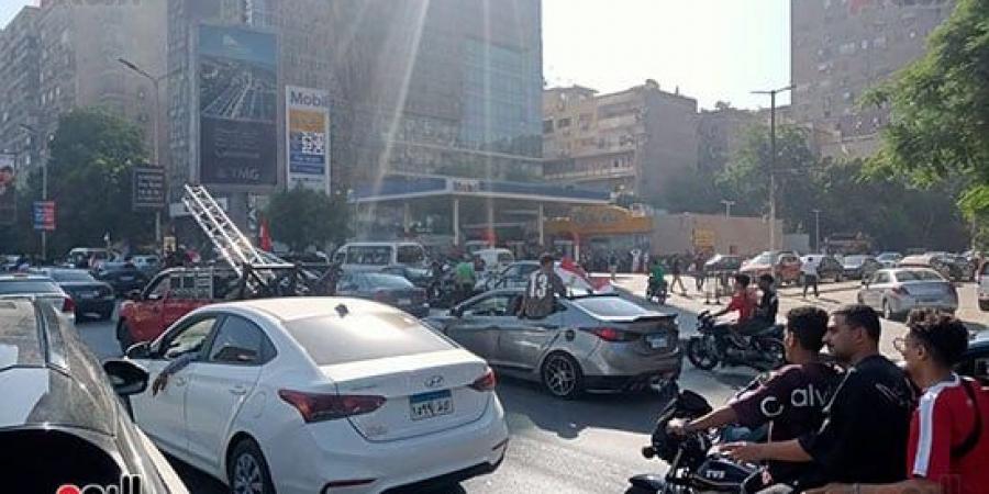 شاهد احتفالات الجماهير المصرية فى جامعة الدول بعد تأهل الفراعنة بالمونديال