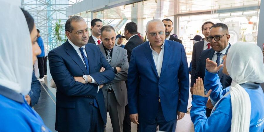 الرئيس التنفيذي للمصرية للاتصالات يكرم أصحاب المشروعات المتميزة بمدارس WE للتكنولوجيا