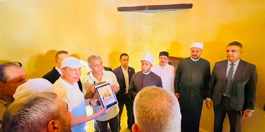 “جابر بغدادي” يزور أضرحة الصحابة بالبهنسا برفقه وزير الأوقاف ويؤكد: المنطقة هى البقيع الثاني