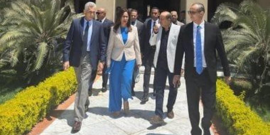 وزيرة الثقافة تجرى جولة تفقدية بدار الأوبرا وتعقد اجتماعا مع رئيس الأوبرا